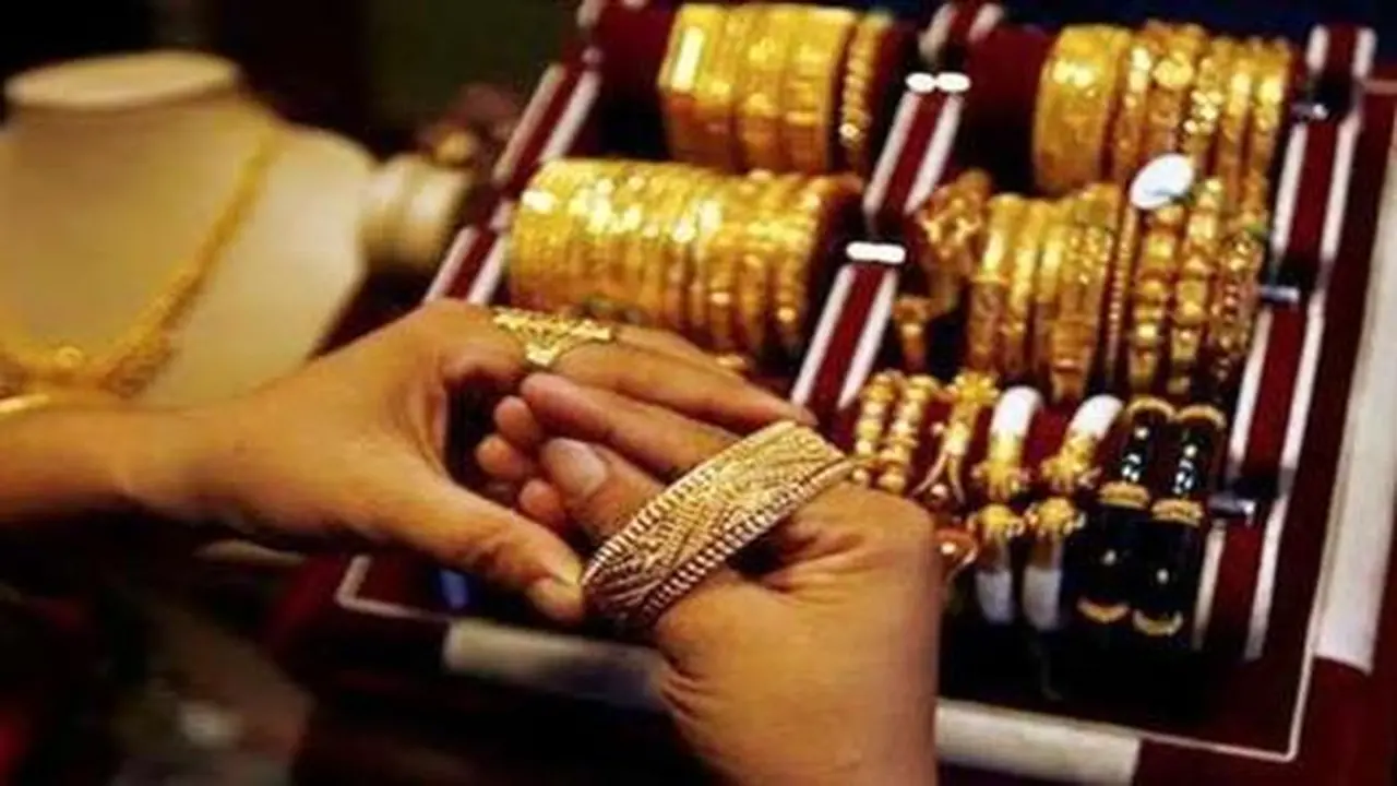 قفزة مفاجئة.. سعر الذهب عيار 21 يسجل أرقاماً جديدة بتداولات 15 فبراير 2026